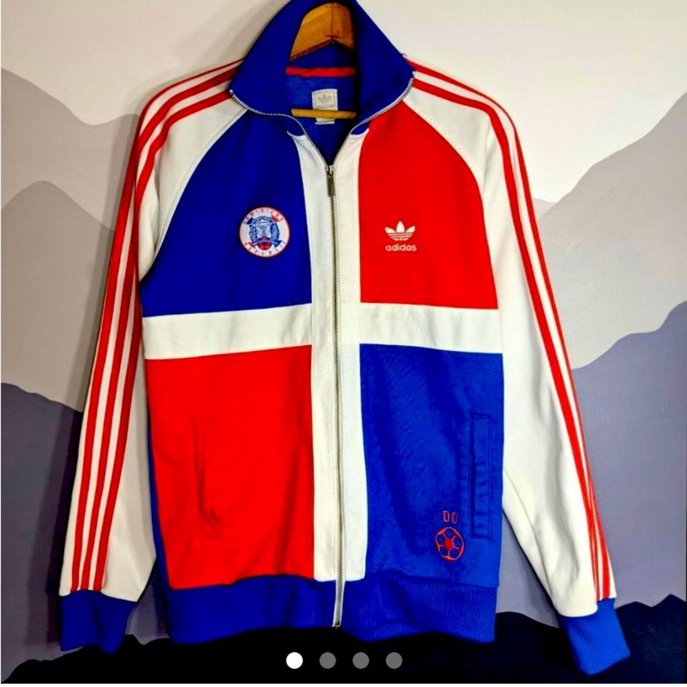 ADIDAS Y2K Dominican Republic Soccer /
Fútbol Full Zip Sweater
Size Small
Unisex